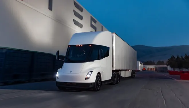 DHL testa il Tesla Semi: superati i 4000 km in due settimane