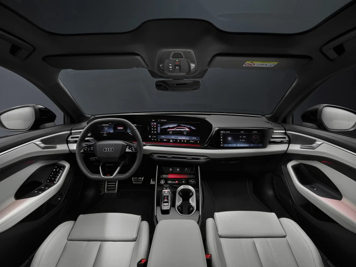 Il responsabile del design Audi critica i troppi schermi nelle auto: non sono l'esperienza migliore