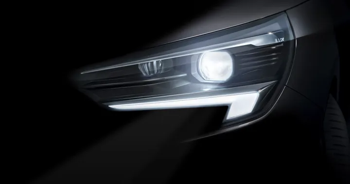 Opel Corsa 2019: la nuova avrà i fari IntelliLux con matrice di LED | Teaser