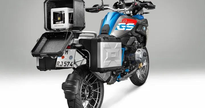 BMW Motorrad: i ricambi moto si stampano in 3D, anche in viaggio