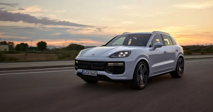 Porsche Cayenne, le foto spia del modello elettrico