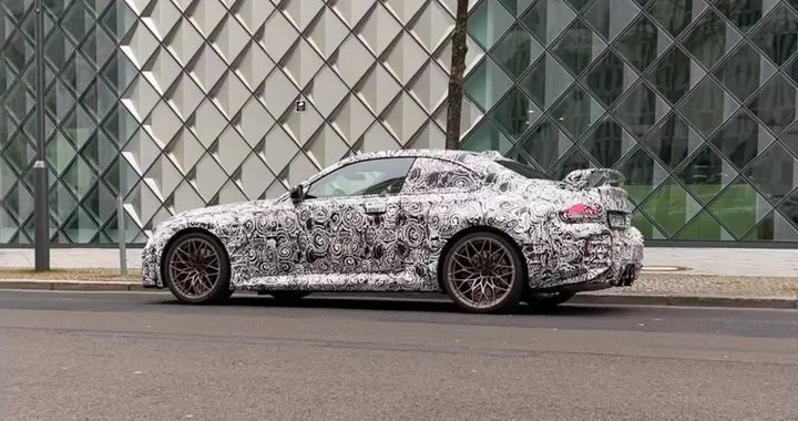 BMW M2, nuovo teaser della sportiva prima del debutto del 12 ottobre