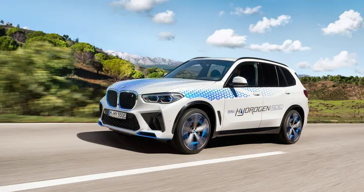 BMW punta anche sull'idrogeno: iX5 Hydrogen sarà all'IAA 2021