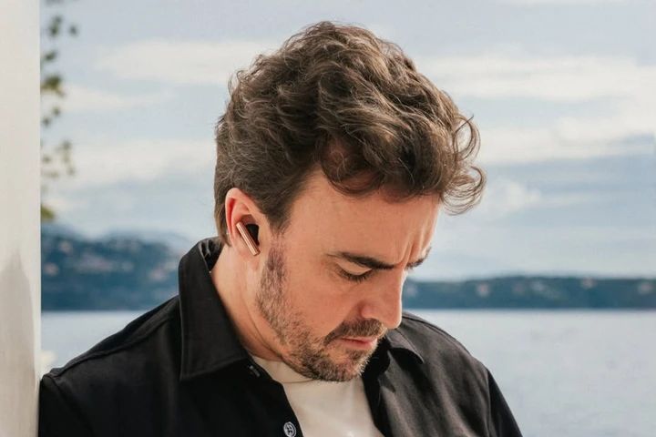 Fernando Alonso alla guida di una rarissima icona di Lancia