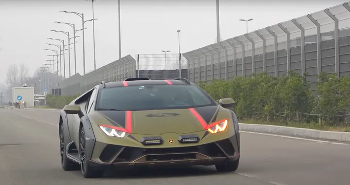 Tre Lamborghini Huracan Sterrato beccate su strada: immagini e video
