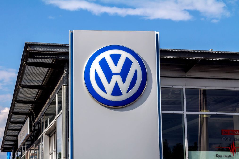 Lavoratori Volkswagen in assemblea, tensione per i tagli di posti di lavoro e ristrutturazione