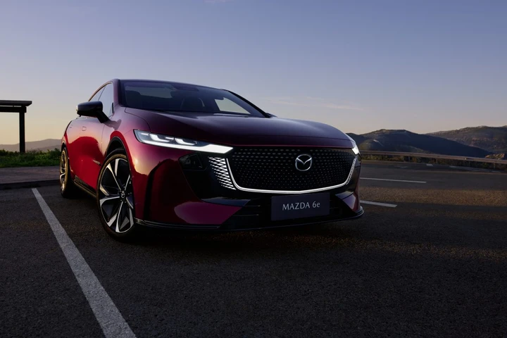 Mazda6e 2027, nuova batteria da 78 kWh: ora arriva fino a 560 km di autonomia