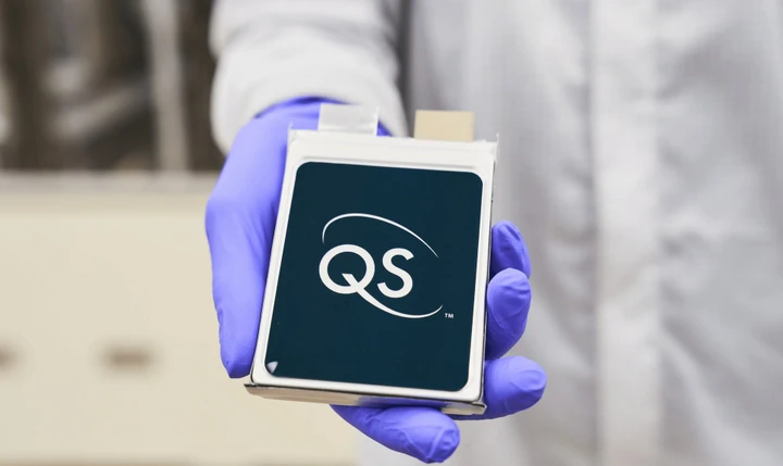 Batterie allo stato solido: QuantumScape fa un nuovo passo avanti. Avviata la produzione pilota