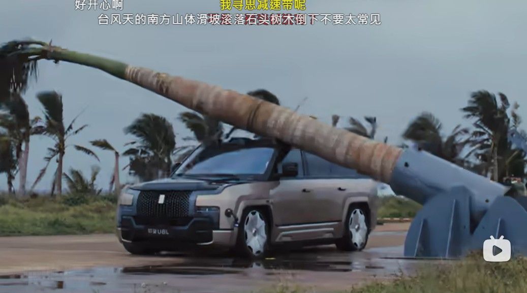 BYD Yagwang U8L, nemmeno se gli cade addosso un albero si scompone