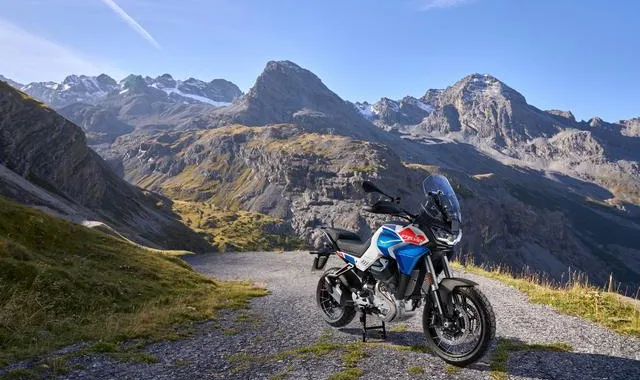200 anni del Passo dello Stelvio: ecco la Moto Guzzi Stelvio Duecento Tributo