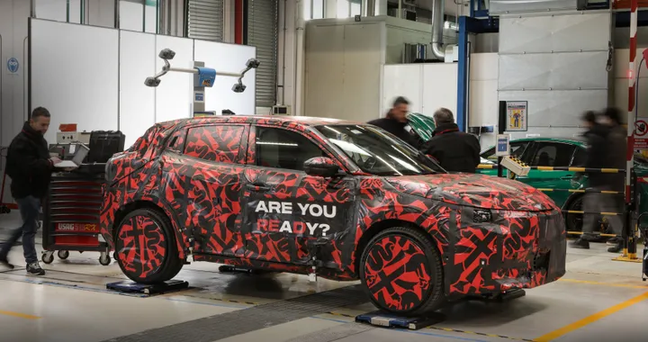 Alfa Romeo Milano, il B-SUV è stato intercettato su strada. Foto spia