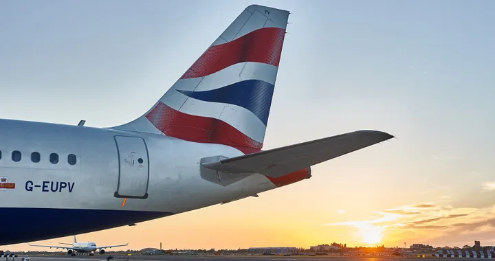 British Airways, sistemi IT in tilt: check-in bloccati e voli cancellati