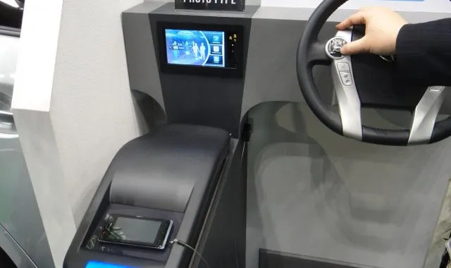 Toyota al lavoro su un sistema per il mirroring del nostro smartphone in auto