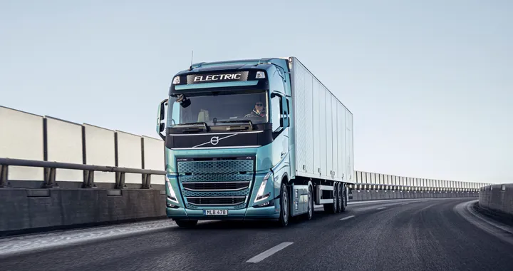 Volvo Trucks presenta un nuovo assale elettrico. Più autonomia per i camion