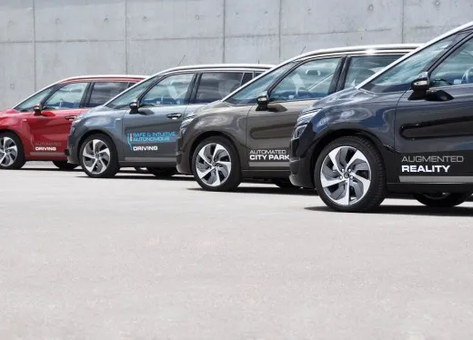 PSA: nuovi test a guida autonoma con conducenti "non esperti"