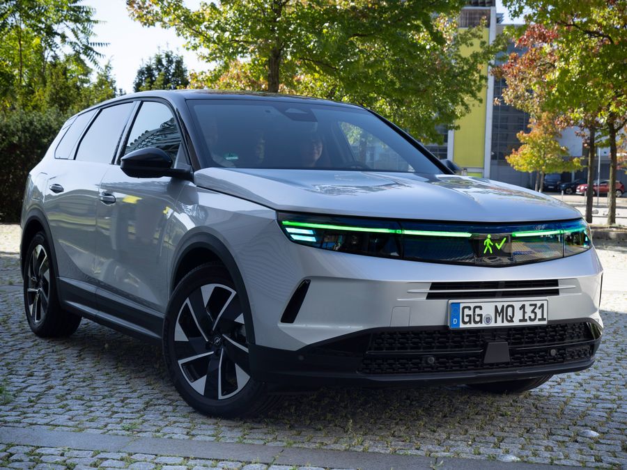 Opel Grandland: ecco il concept che integra tecnologie AI per comunicare con i pedoni