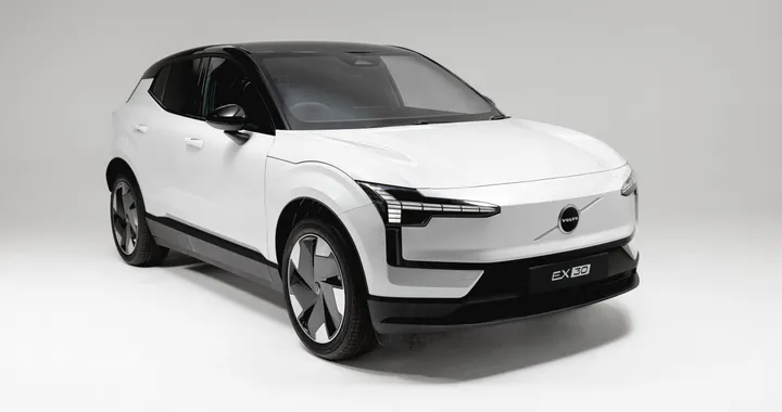 Volvo EX30 cambia faccia: il piccolo SUV ora diventa... un furgone!