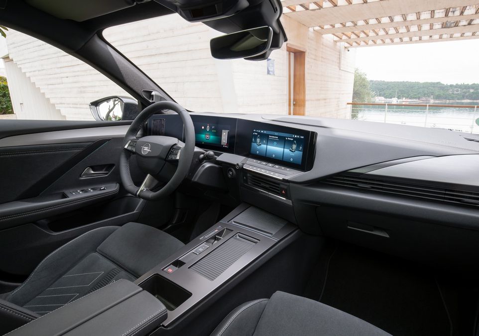 Anteprima: Opel Astra, i sedili Intelli-Seat sono di serie: cosa hanno di particolare