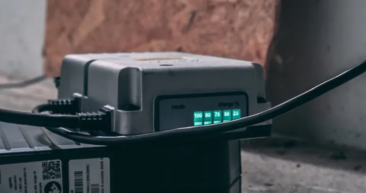 Guida ricarica moto elettriche e scooter elettrici: a casa e alle colonnine | #Dissing