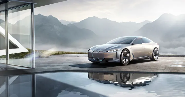 BMW i4: confermata la rivale di Tesla Model 3