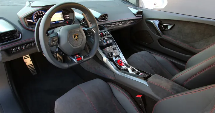 Lamborghini connessa con Vodafone dal 2019