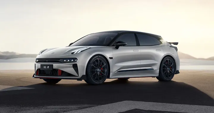 Zeekr 001 FR, per la sportiva elettrica 4 motori e oltre 1.200 CV