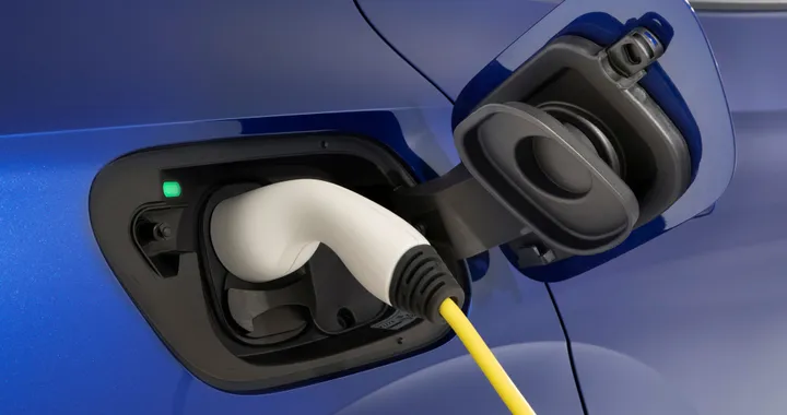 Auto elettriche, colonnine per la ricarica nei benzinai? Nuovo passo avanti