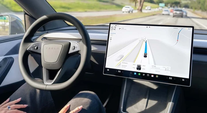 Tesla FSD: rinviato il voto UE di ottobre, spuntano dubbi sui limiti di velocità
