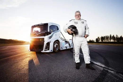 Volvo "The Iron Night": il camion più veloce al mondo