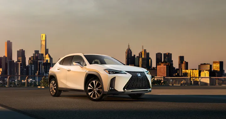 Lexus UX: prima foto ufficiale del crossover compatto