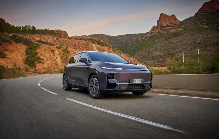 Leapmotor B10 REEV Hybrid, ordini aperti per il SUV range extender: da 25.900 euro con offerta lancio