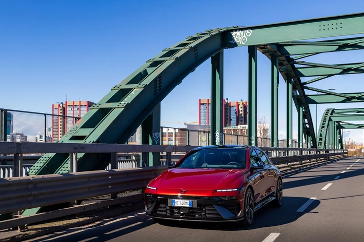 Hyundai IONIQ 6 N Line arriva in Italia, 325 CV e fino a 595 km di autonomia