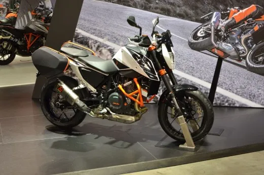 KTM 690 Duke e Duke R: la versione 2016