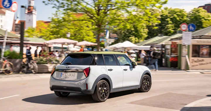 MINI Paul Smith Edition, l'edizione speciale dall'eleganza british
