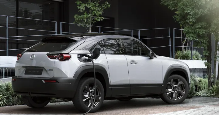 Secondo Mazda le auto elettriche con molta autonomia inquinano più dei diesel