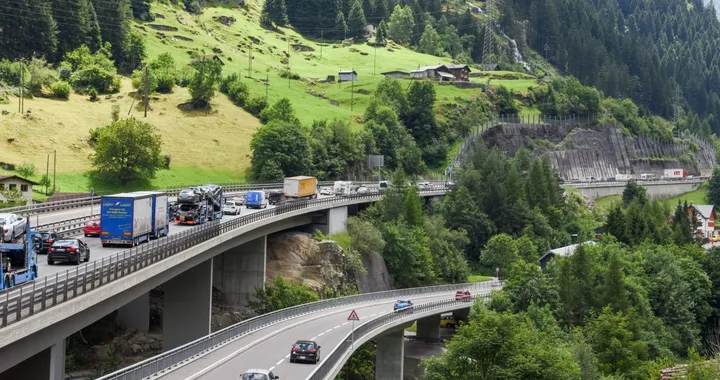 Mancanza di diesel in Svizzera, Berna studia la stretta: autostrade a 80 km/h