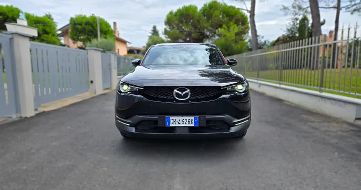 Un mese con Mazda MX-30 R-EV plug-in, anche a batteria scarica. Quanto ho speso