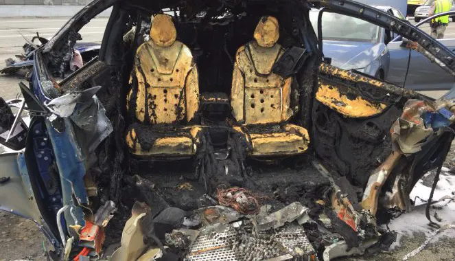 Tesla Model X, problemi con l'Autopilot prima del tragico incidente del 2018