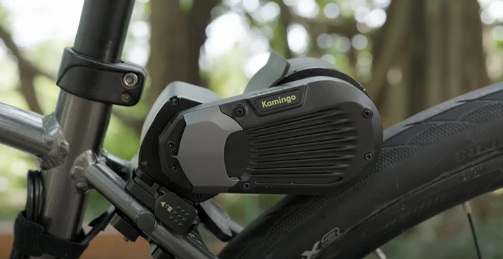 Kamingo, bastano 10 secondi per trasformare la bici in un'eBike. Come funziona e prezzo