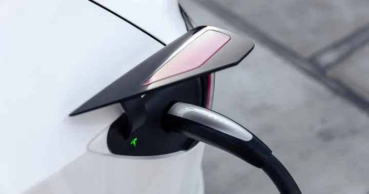 Tesla espande la produzione di adattatori NACS per veicoli elettrici non Tesla