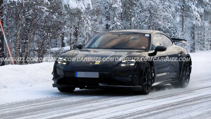 Porsche Taycan, sta arrivando una versione ancora più estrema: ecco cosa sappiamo