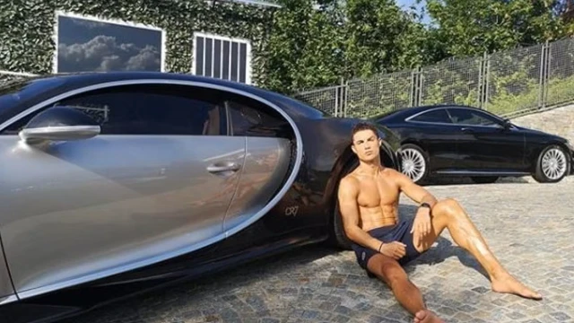 CR7 apre il suo garage sui social: svelati i 