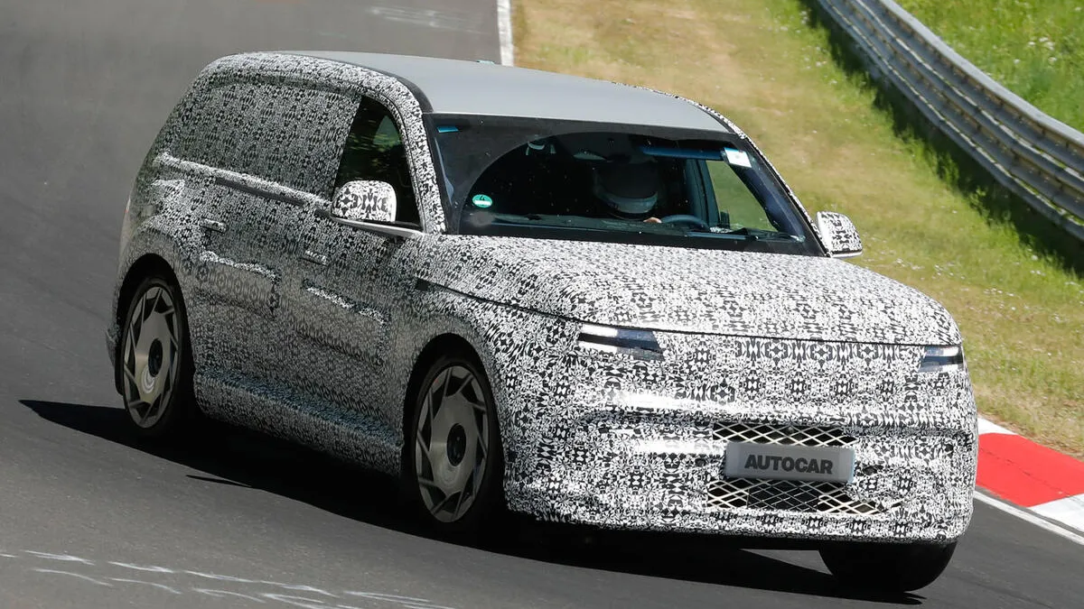 Genesis GV90: le foto spia del SUV di lusso elettrico a sei posti