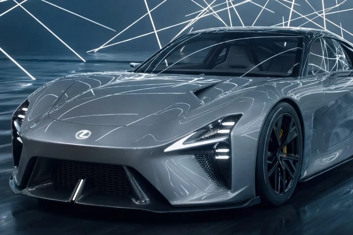Lexus LFA timbra il cartellino a Goodwood, corsa contro il tempo per il lancio ufficiale