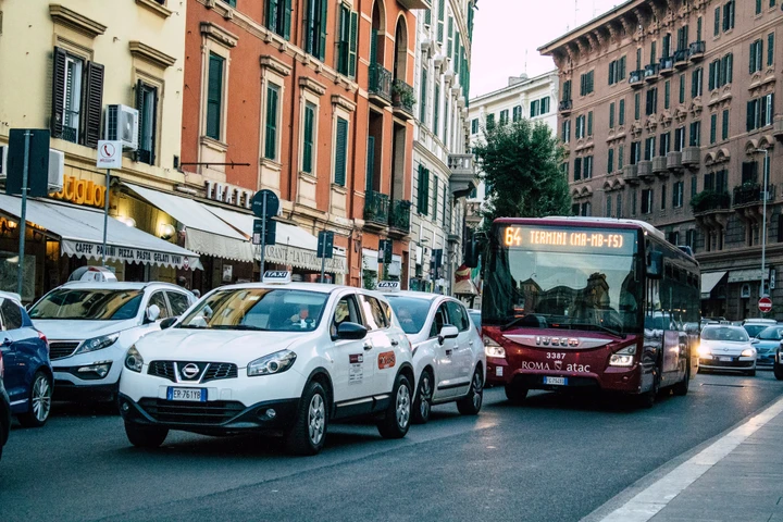 Roma, pizzicati i furbetti della ZTL. Ecco i trucchi per aggirare le telecamere