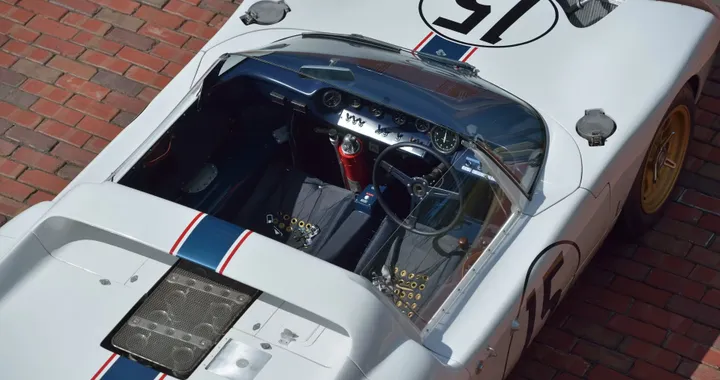 La leggendaria Ford GT40 Roadster torna all'asta: storia e dettagli