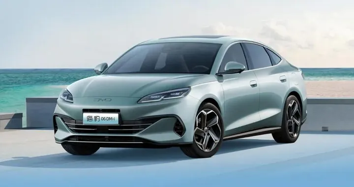 BYD sorprende: arriva il parcheggio automatico e in caso di incidente paga i danni