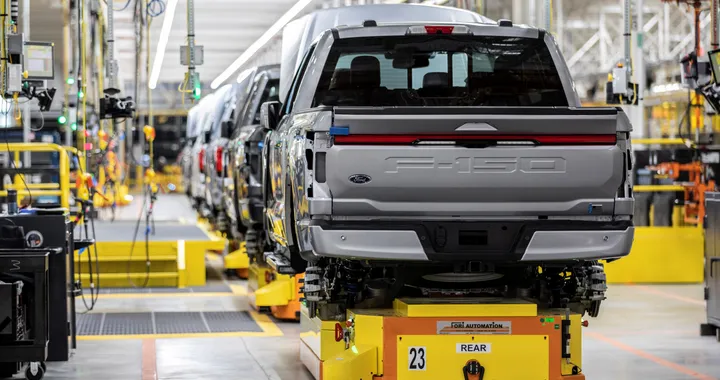Ford F-150 Lightning, il pickup elettrico è un successo. La produzione raddoppia