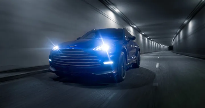 DBX707: Aston Martin presenta il suo più potente e lussuoso SUV