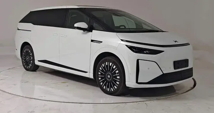 Nuova Xpeng X9 Ultra: 3 chip Turing AI e potenza di calcolo di 2250 TOPS per il monovolume elettrico